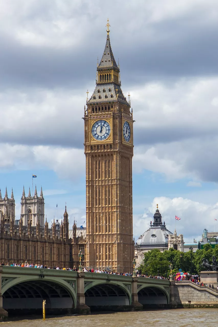 It takes roughly five hours to change all of the clocks in Big Ben